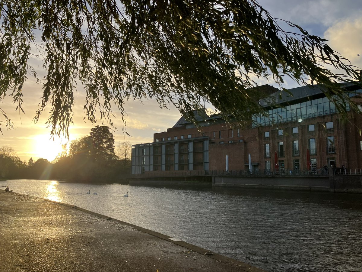 Aaand we’re back where we started. Last few shows of Twelfth Night to go!
#firstencounters #rsc