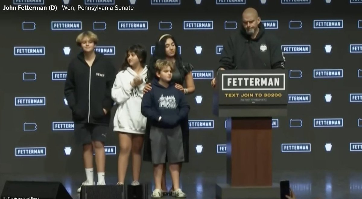 PEWilliams_'s tweet photo. The whole family in hoodies and shorts in November lmao https://t.co/f0mfb22niJ