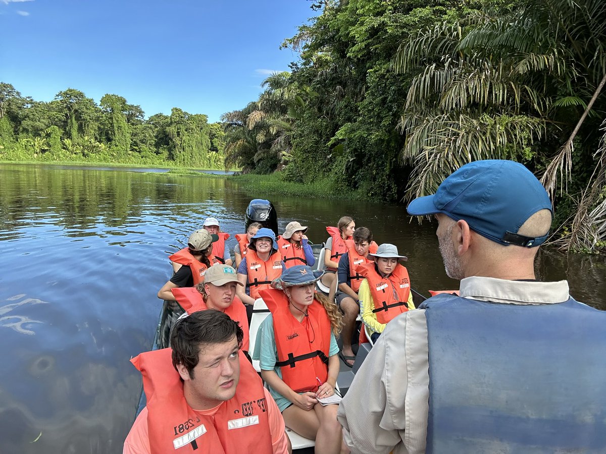 JeezMrGarnett's tweet photo. Day Two in Tortuguero done, Day Three In Tortuguero starts! 🦇 🦅 🐢 🐸 #EcoSlay https://t.co/xNoDAFeQ4c