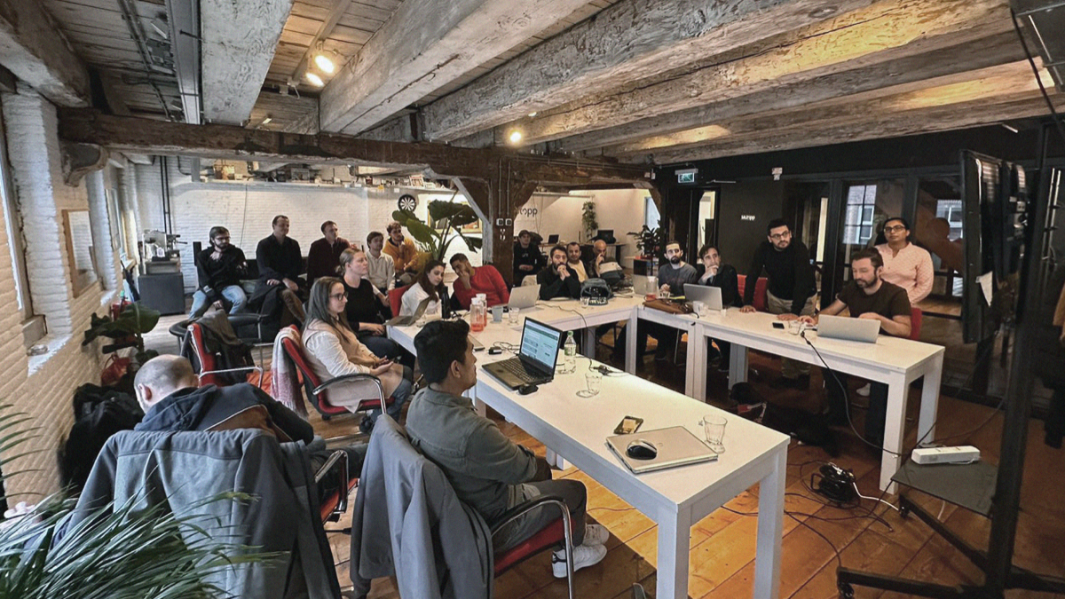 Met de eindpresentatie sluiten we onze bootcamp succesvol af! We zijn trots op alle deelnemers die met veel motivatie en inzet aan de slag zijn gegaan. Op naar de volgende stap💪 

#motopp #bootcamp #mendix #itpersoneel