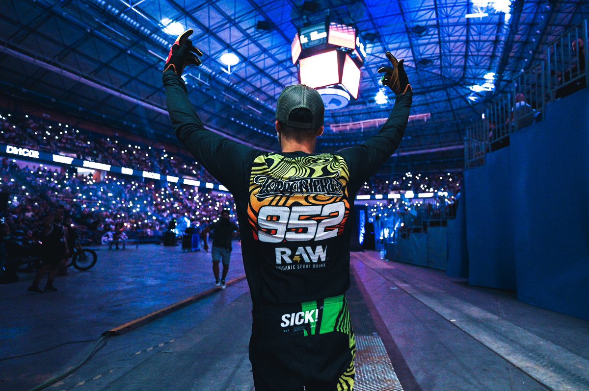 ¿Quieres disfrutar del mejor #FMX que se puede ver en España? 😏 ¡Vívelo el próximo 3 de diciembre en la Caja Mágica de Madrid!

🎟️ Entradas a la venta: flowte.me/storefront/edg…