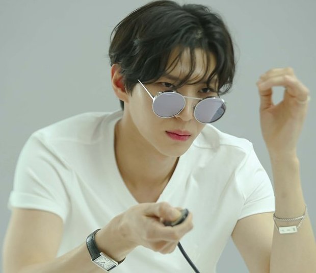 serotoninnay's tweet image. happy birthday to our dear @JUNGTW_LEO!! .°• we love to see you smile and see you succeed. we are proud of you and we will continue to be by your side on your future birthdays, we love you. 💛 #HAPPYLEODAY #빅스 #VIXX #레오 #정택운