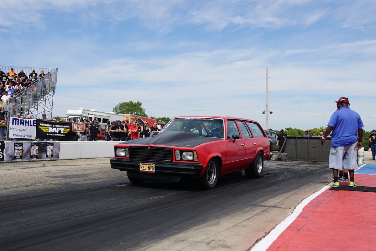 AutoMeter's tweet photo. A Chevrolet Malibu station wagon is preparing itself to fly down the track🛫

#hotroddragweek #malibuwagon #stationwagonlife  #dragracing  #chevroletmalibu #malibu https://t.co/8LoRZBLJGQ