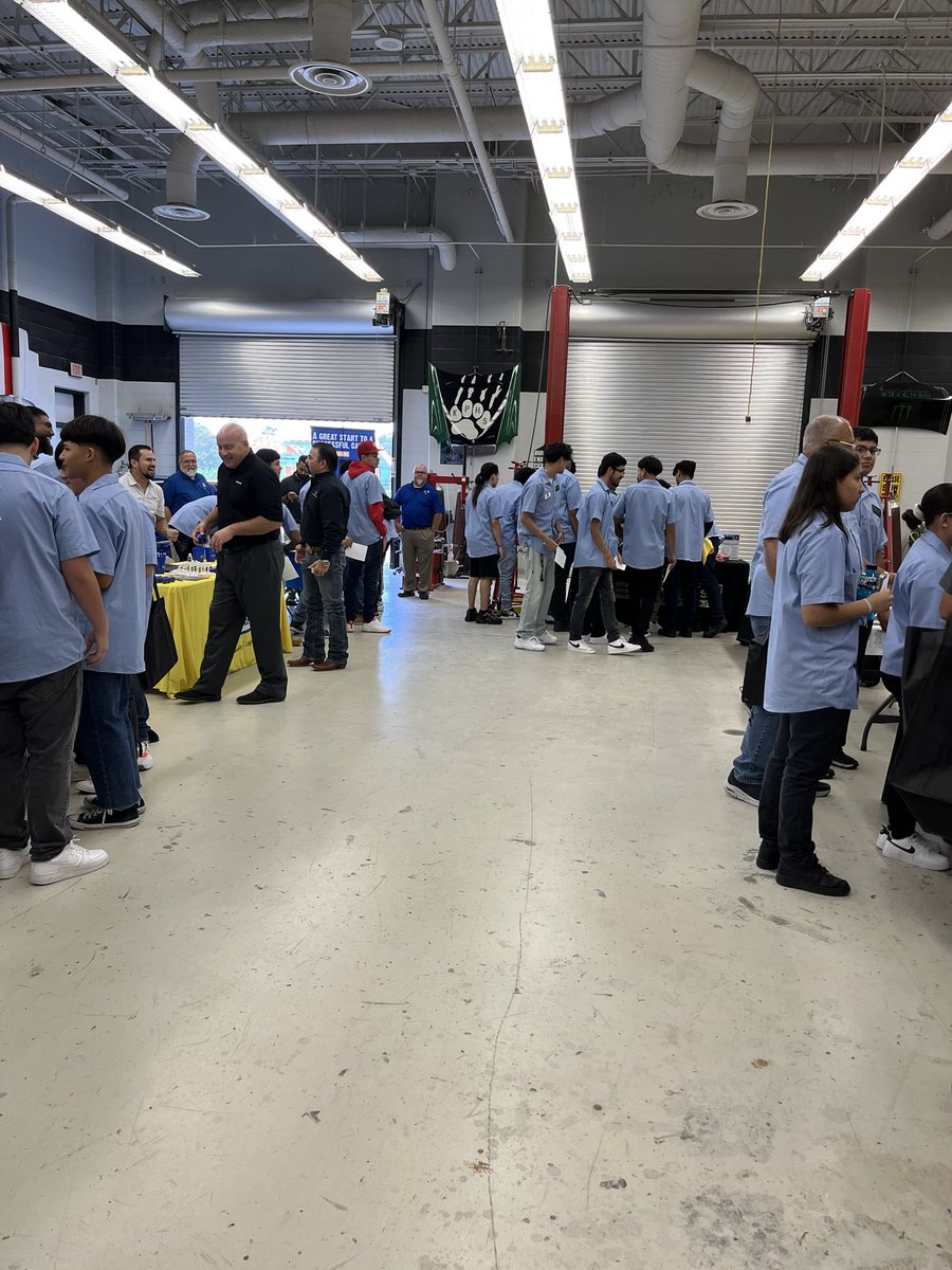 KPHS hosted a job fair to help our students prepare for their future career. Thanks to Jeff Wilson for his hard work! <a href="/HumbleISD_KPHS/">Kingwood Park HS</a> <a href="/HumbleISD_CTE/">Humble ISD CTE</a>