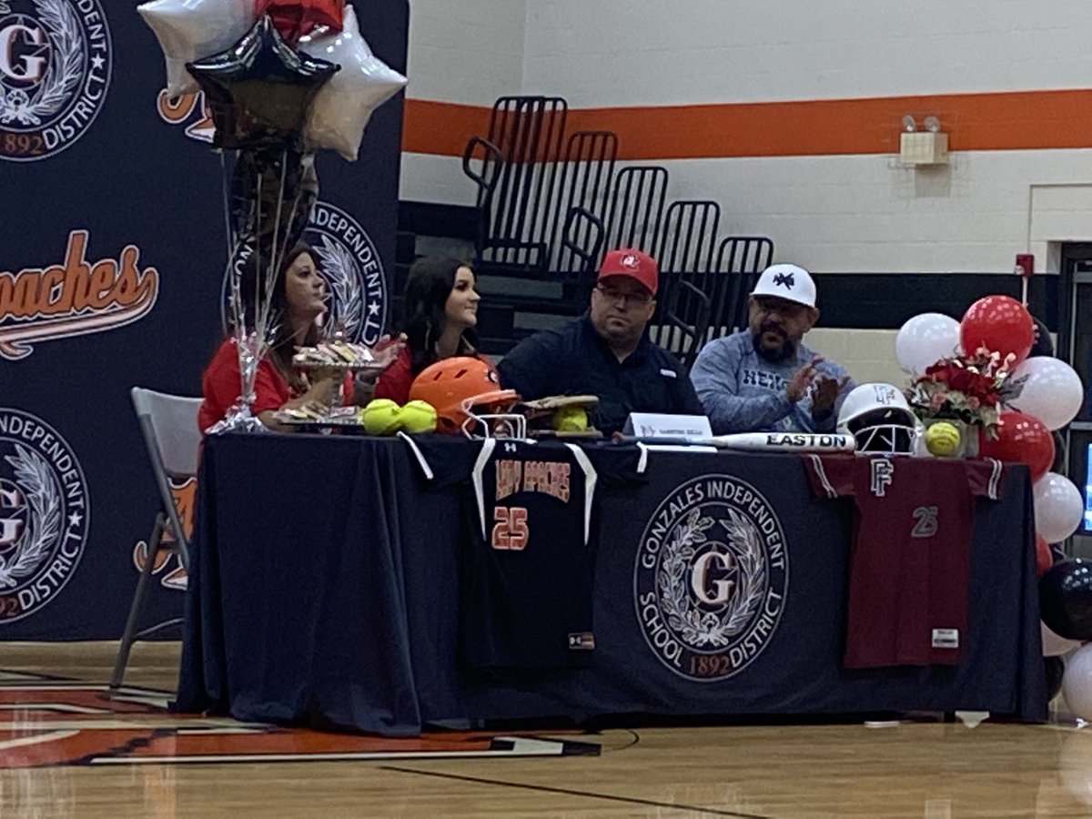Apaches are celebrating the signings of <a href="/alanizsam/">sam💗</a> &amp; <a href="/KamrynnZella/">Kamrynn Zella</a> today!! We are so proud of our Apache athletes, this is just the start! #GonzalesNow #RecruitTheTribe
