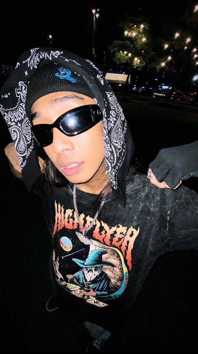 stankiyo's tweet photo. you give your best in everything that you do. we admire how hardworking and passionate you are with your crafts. happiest birthday, our shineboi!! continue shining!! 
 @Yukihirorubio 
#KiyoShinesAt23
#NewChapterWithKiyo https://t.co/zi4gaSVqgm