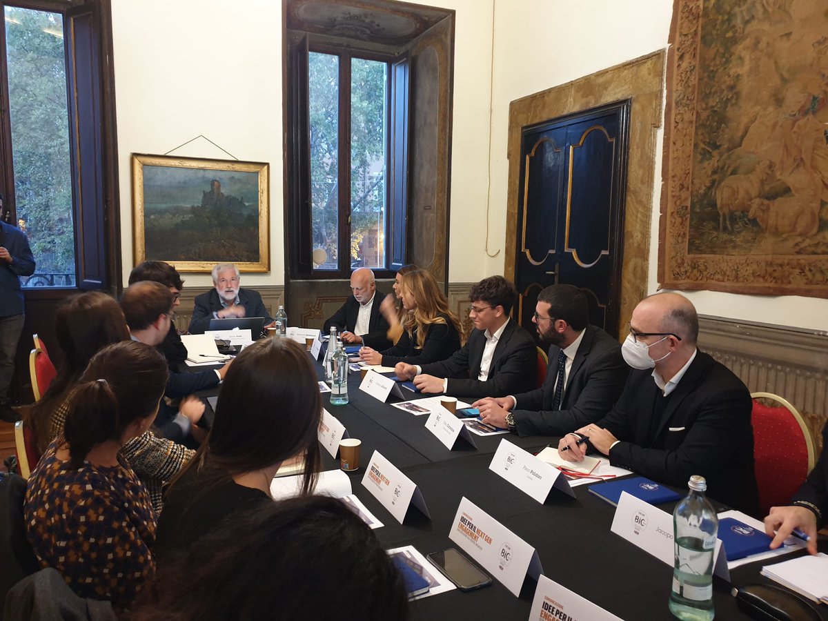 EikonSC's tweet photo. .@enrico_pozzi, CEO #EikonSC, introduce la ‘un-conference’ di lavoro che coinvolgerà le aziende #BIC21: "I dati Oxford University/Reuters ci dicono che nelle generazioni y-z la separazione tra news e altri tipi di messaggi è diventata via via più impercettibile"

#BIC22 https://t.co/VDR19beHnW
