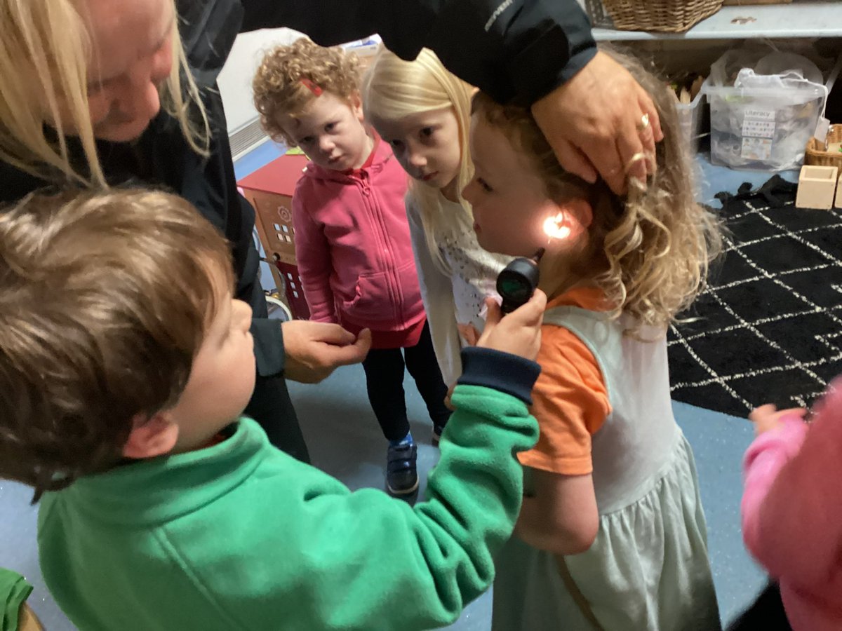 Carolside_ELCC's tweet photo. Oliver’s mummy visited us this week. She talked to us about her role as a GP, what it involved and what equipment she needs. We then had fun testing out the equipment on our friends. Next time we are going to set up a mini surgery with our teddies and go and visit the Dr. #SfLLW https://t.co/15bS0C6hT1