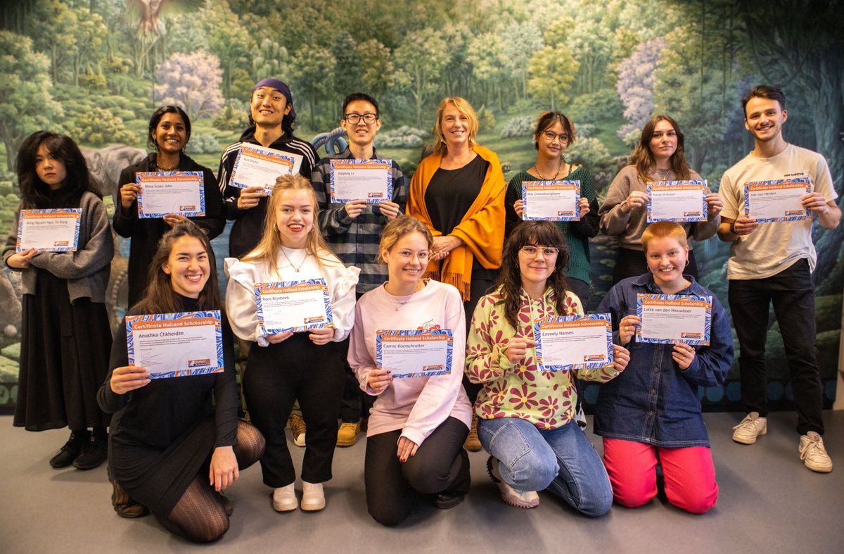 Tijdens de Internationale Week Crossing Cultures hebben verschillende internationale en HKU-studenten vandaag de Holland Scholarship in ontvangst mogen nemen. 

Check: hku.nl/nieuws/hku-stu… 

#abroad #international #school #hku #utrecht #art #artschool #scholarship