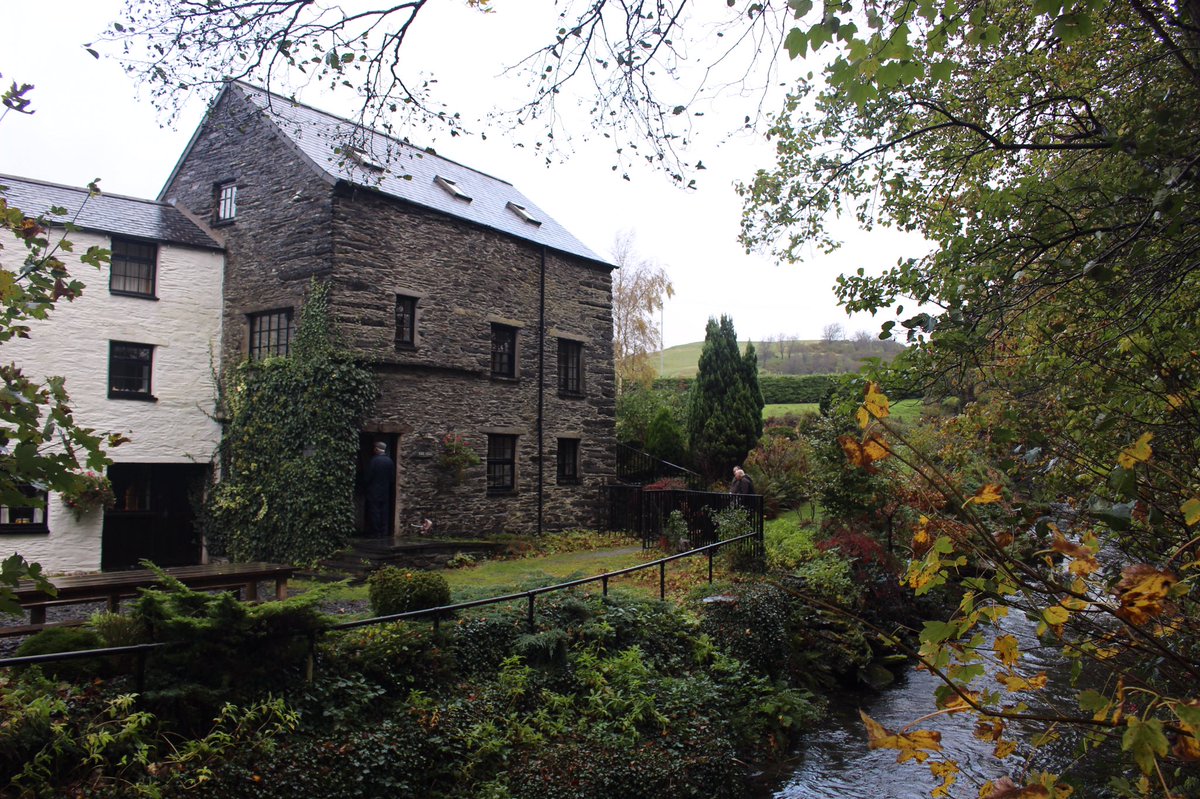 WelshMillsSoc's tweet photo. Here is Felin Crewi, Penegoes, near Machynlleth. A mill has stood here since the 16th century. Corn milling ceased in 1940, but began again after restoration in 1985. Now convered to holidat lets. https://t.co/nIaJjgoC5Y