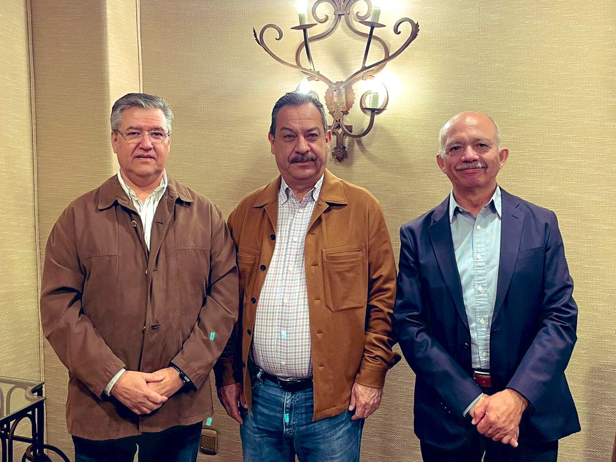 SegobCoahuila's tweet photo. El Secretario @F_DeLasFuentes sostuvo una reunión de trabajo con @oscarpime, titular de la Unidad de Inteligencia Financiera de #Coahuila. La administración estatal continúa siendo un gobierno eficaz, moderno, transparente, fiscalizable, que combate la impunidad y la corrupción. https://t.co/P8qYkk7S6w