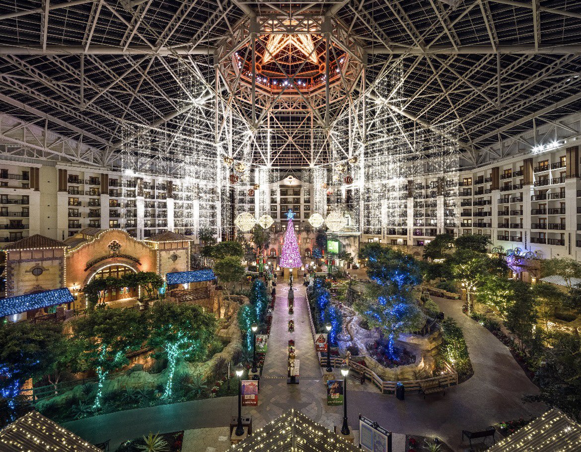 COUNTDOWN TO LONE STAR CHRISTMAS – 2 DAYS TO OPENING! 
Did you know the Texan is decorated with over 2 million sparkling lights during the holiday season? ✨