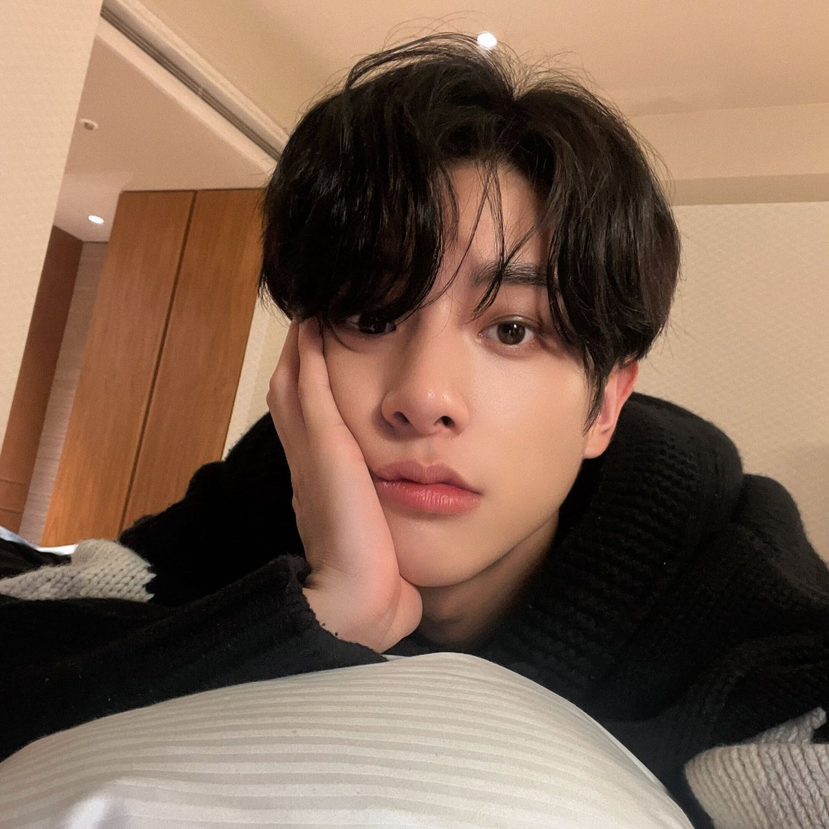simjaeprod's tweet photo. look at the pout ☹️☹️☹️😭😭😭 https://t.co/ddJUK6qHdi