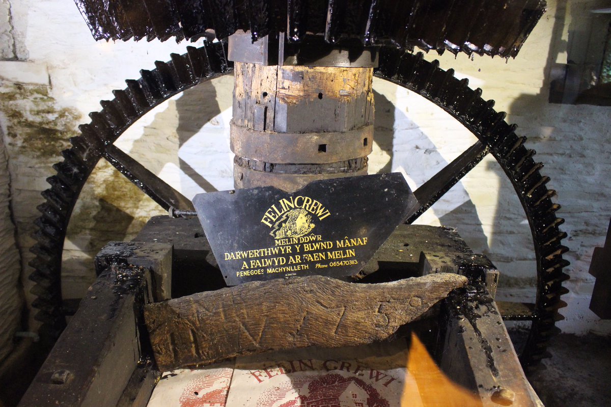 Dyma Felin Crewi, Penegoes, ger Machynlleth. Sefai melin yma ers yr 16ed ganrif. Stopiodd falu yn 1940. Fe gychwynodd eto yn 1985 ond yn awr mae yn lety gwylie.