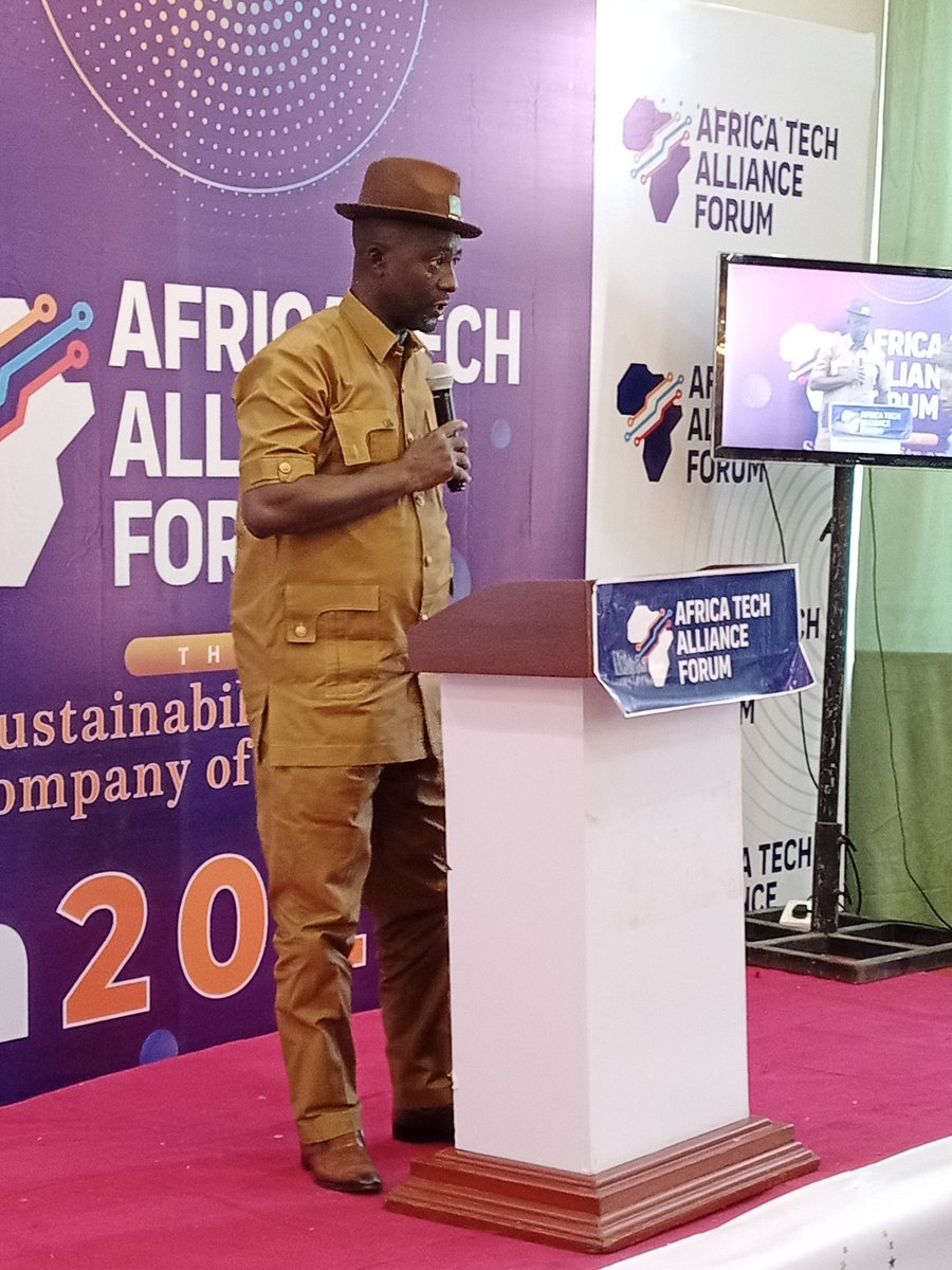 NigeriaComputer's tweet image. The NCS President, Prof. Adesina Sodiya, FNCS, delivering his goodwill message at AfricaTech2022 at Oriental Hotel, Lekki, Lagos.

#AfricaTech2022
#TechCastleFOUNDATION
#TechEconomy
#NigeriaComputerSociety
#NITMAwards2022