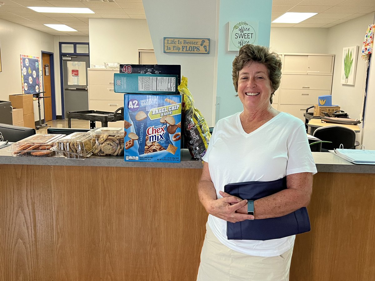 PophamLibrary's tweet photo. Thank you to retired @DVISD_PES teacher, Ms. French, for gifting treats to staff today! https://t.co/yqoqXnk18F