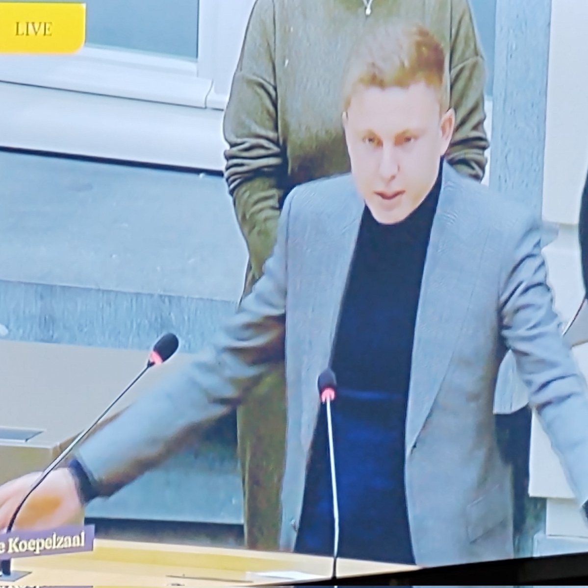 PynaertP's tweet photo. #vplive Terechte vraag van @Filip_Bru over de Vlaamse canon die trouwens nog niet is geschreven aan @BenWeyts of hij kan garanderen dat de geschiedenis van ons land ook Vlaamse geschiedenis blijft en een echt " kanon " wordt . https://t.co/XyEAjYr65h