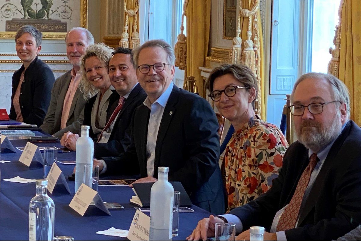 NOAASatellitePA's tweet photo. .@Commerceinspace Director Richard DalBello connects with U.S. and French commercial companies in Paris to expand opportunities in commercial space with our oldest ally and provide key inputs to U.S.-France Comprehensive Space Dialogue. @CommerceGov @StateDept @AIAspeaks https://t.co/yy7uxWDFCF