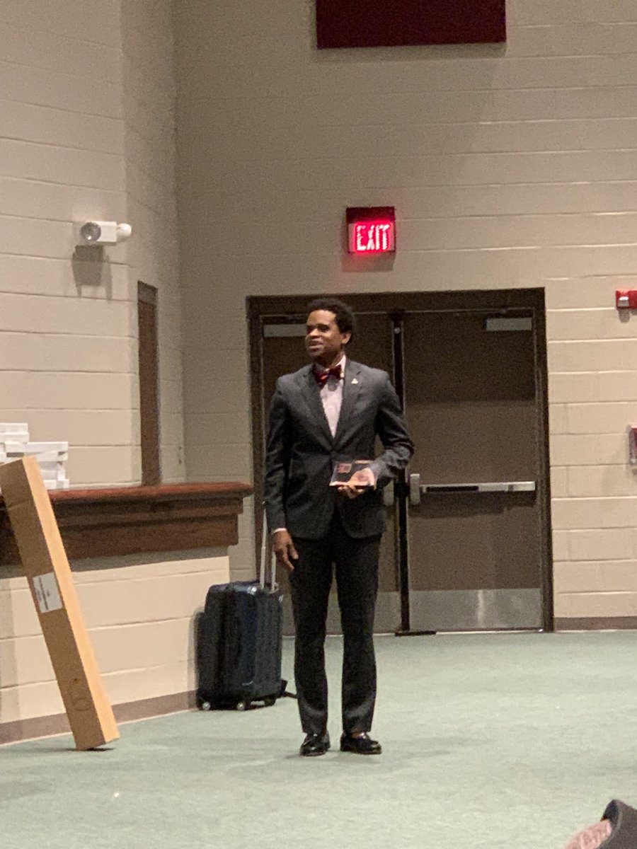 TKGilmer's tweet photo. Congratulations @suptking for being named TSSAA District 7 School System Administrator of the year. When you said you were placing a focus on Athletics, you were not kidding. #LeadersMatter #Winning https://t.co/kWQcyPQy2K