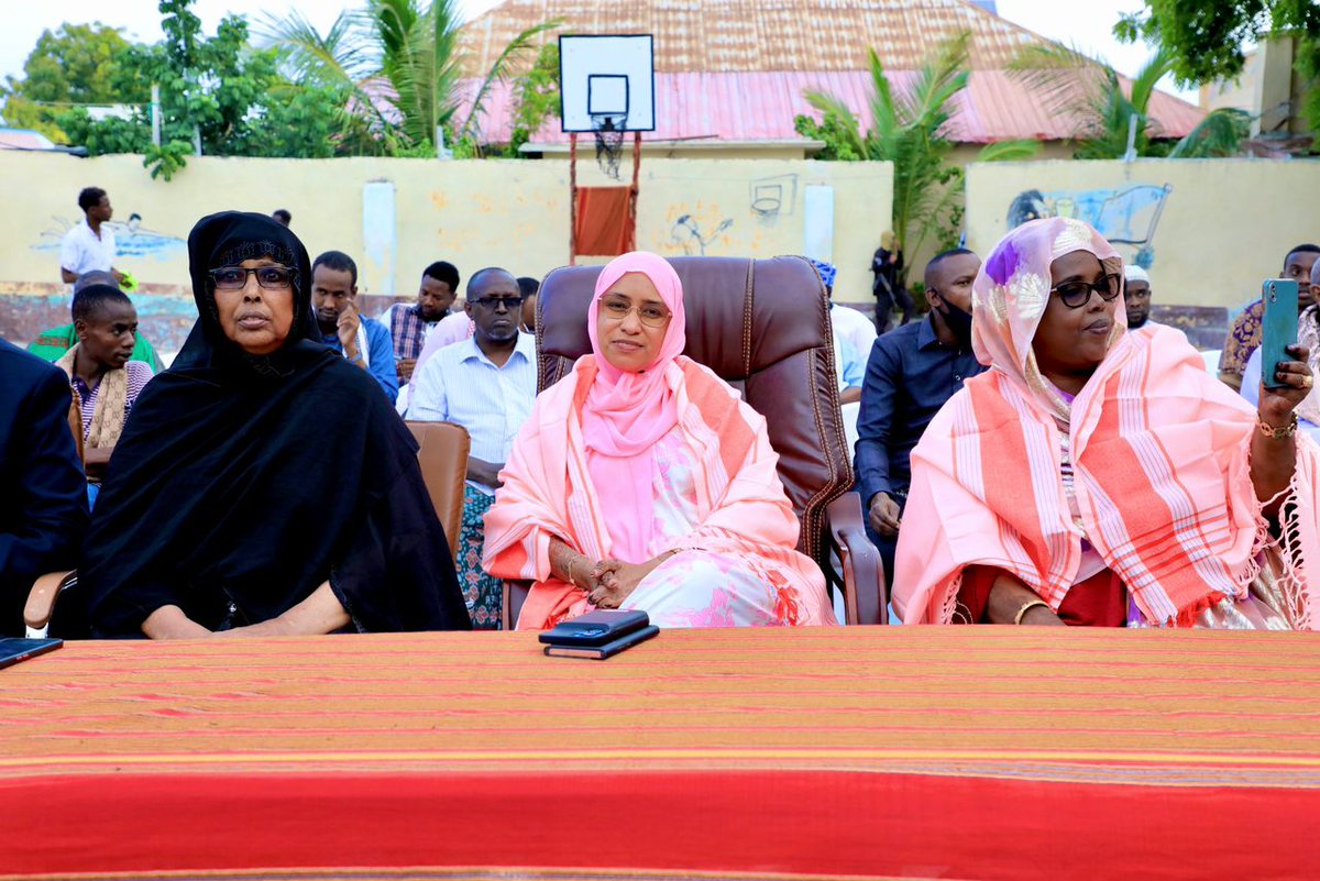 basma_amir's tweet photo. Waxaan maanta ku daahfurnay Degmada Boondheere ee G.Banaadir kulan Dadweyne oo ay Shacabka Degmada qeybahoodi kala duwan iyo maamulkaba Degmada ka qeyb galeen kaa oo lagu taageerayo Kacdoonka Shacabka &amp; midka Ciidamada Qalabka sida ee ka socda Gobolada dalka #Somalia #Mogadishu https://t.co/OR18iEKjGh