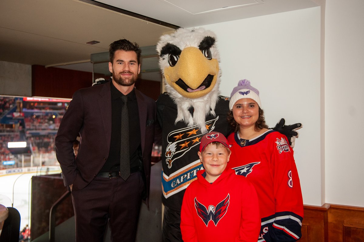 All smiles for Forty Three's Friends! Stick taps on a great night, as Willy hosted @WishMidAtlantic and @United_HL families in a suite for a Caps game this past weekend.