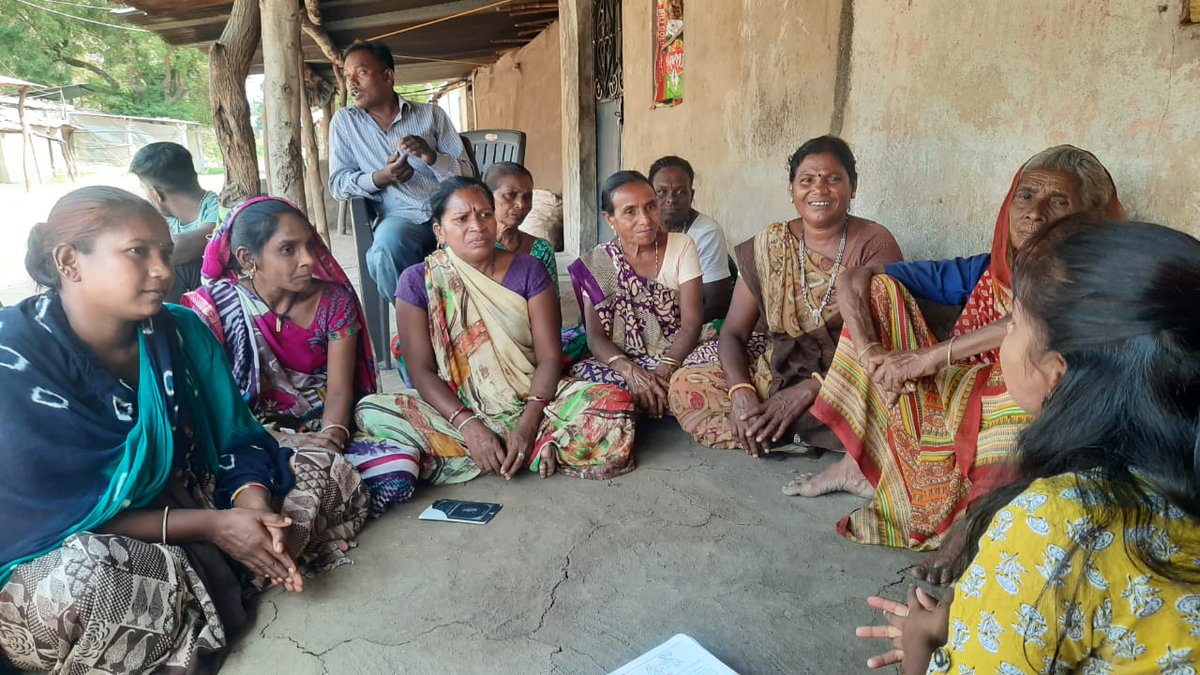 psushila92's tweet photo. #SingleButNotAlone
Campaign on Single Women Rights continues in Gujarat with a special focus on reaching out to youth, male members, young women, panchayats and community as a whole to sensitise them on the issues of Single Women.@sndeep @ActionAidIndia https://t.co/vsrY3nA1HR