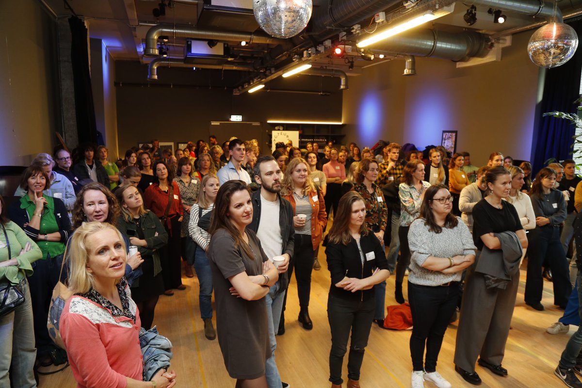 Stel je even voor dat je met deze hele groep freelancers aanklopt bij <a href="/dpgmedia_nl/">DPG Media</a> om aan te kaarten dat je niet conform de werkcode betaald wordt. Voelt goed? Foto: <a href="/faroukbatiche/">farouk batiche</a>