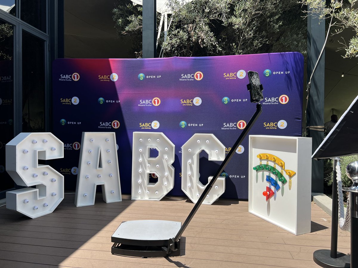 Tshepo_Ranko's tweet photo. As @SABC_2 and @SABC3 embark on their Summer campaign, their goal is to ensure that you enjoy television with a twist. Remember to sit back, grab your remote and indulge. This is change. #SABCVESummerReady 
#3xploreSummer 
#SABC2ComeBlomWithUs https://t.co/l506A63cli