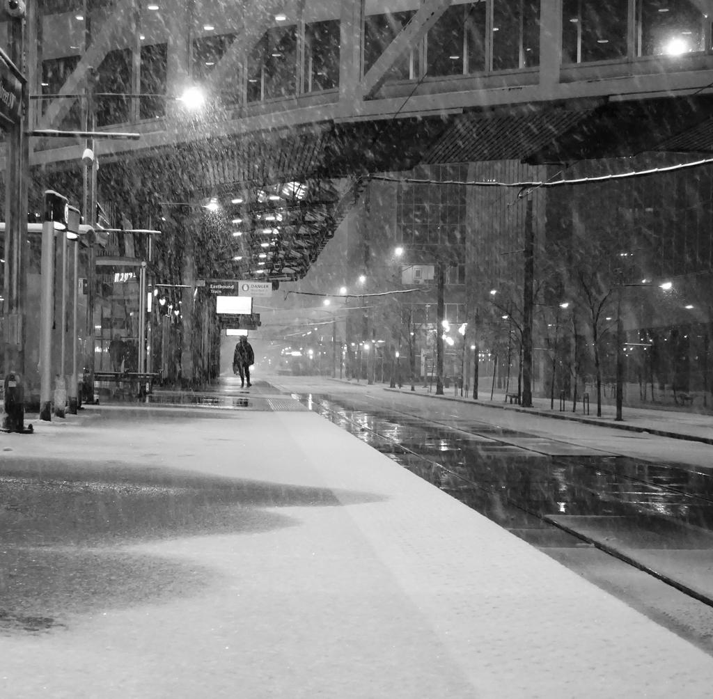StreetScotty's tweet photo. #StreetPhotographyTribe #StreetHunters  #thestreetphotographyhub  #Streetleaks #CityGrammers #streetsincanada  #urbanstreetphotogallery #blackandwhitephotography  #streetphotographersinternational #sonyrx100v https://t.co/nvetfDO7x1