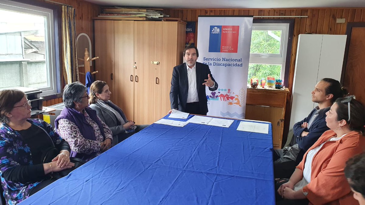 senadis_gob's tweet photo. Los proyectos #Fonapi son los talleres “Creaciones Mágicas” de la Agrupación Trascender y el proyecto “Juntos nos Cuidamos Mejor”, de la Asociación Luz y Esperanza, sobre la elaboración de planes de emergencia. https://t.co/wFhpWuWCfa