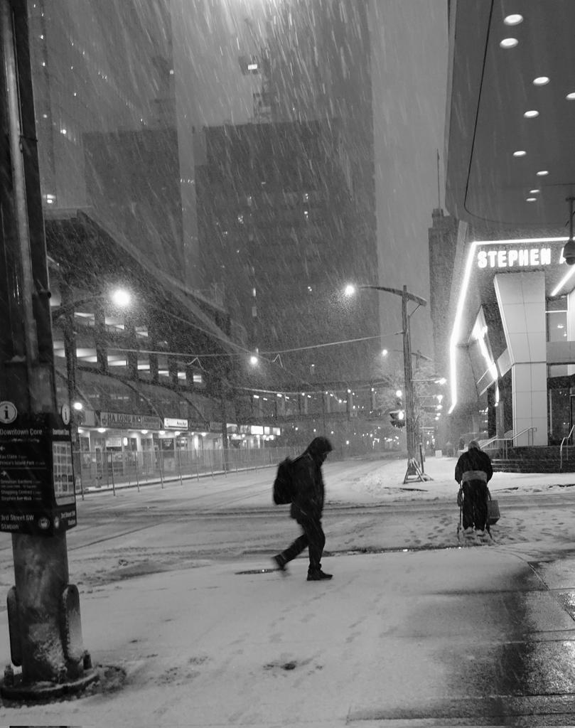 StreetScotty's tweet photo. #StreetPhotographyTribe #StreetHunters  #thestreetphotographyhub  #Streetleaks #CityGrammers #streetsincanada  #urbanstreetphotogallery #blackandwhitephotography  #streetphotographersinternational #sonyrx100v https://t.co/nvetfDO7x1