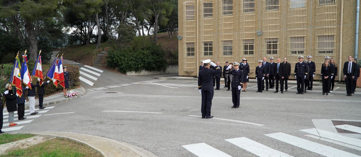 Comme tous les ans, le centre d’expertise et d’essais DGA Techniques navales a rendu hommage aux personnels du génie maritime et des unités dont le centre est héritier, morts pour la 🇨🇵 ou dans le cadre de leur métier au profit des programmes d’armement 
#Mémoire