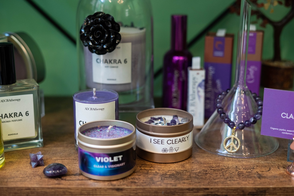 GroveArcade's tweet photo. @adoratherapy magical chakra candles and aroma perfumes make fantastic stocking stuffers 😉

#avl #asheville #grovearcade #828isgreat #downtownasheville https://t.co/IwOLaHWSn2