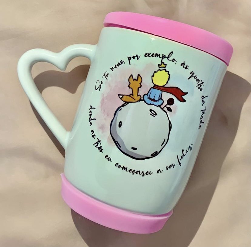 MariaaaRe's tweet photo. Oi amigos dessa rede social.

Eu tenho uma loja de personalizados (por enquanto só on-line)

Vou postar alguns dos meus trabalhinhos.

Se puder, de RT pra mais pessoas de Uberlândia conhecerem. ❤️

https://t.co/EBJbOi2s9j https://t.co/5VohEW2AKc