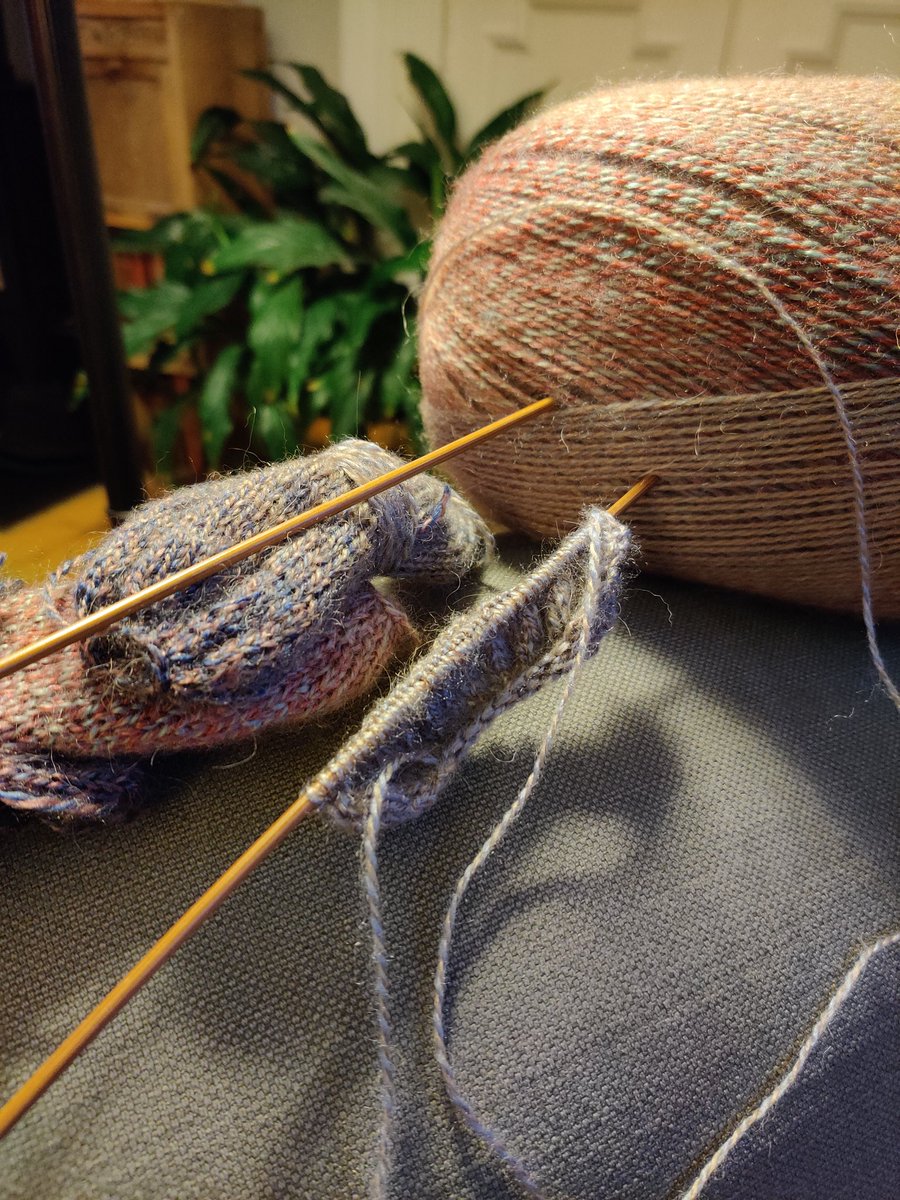 lizscott222's tweet photo. @GGmadeit Bittern in the making #knittern https://t.co/c3Jl9t1ZVr