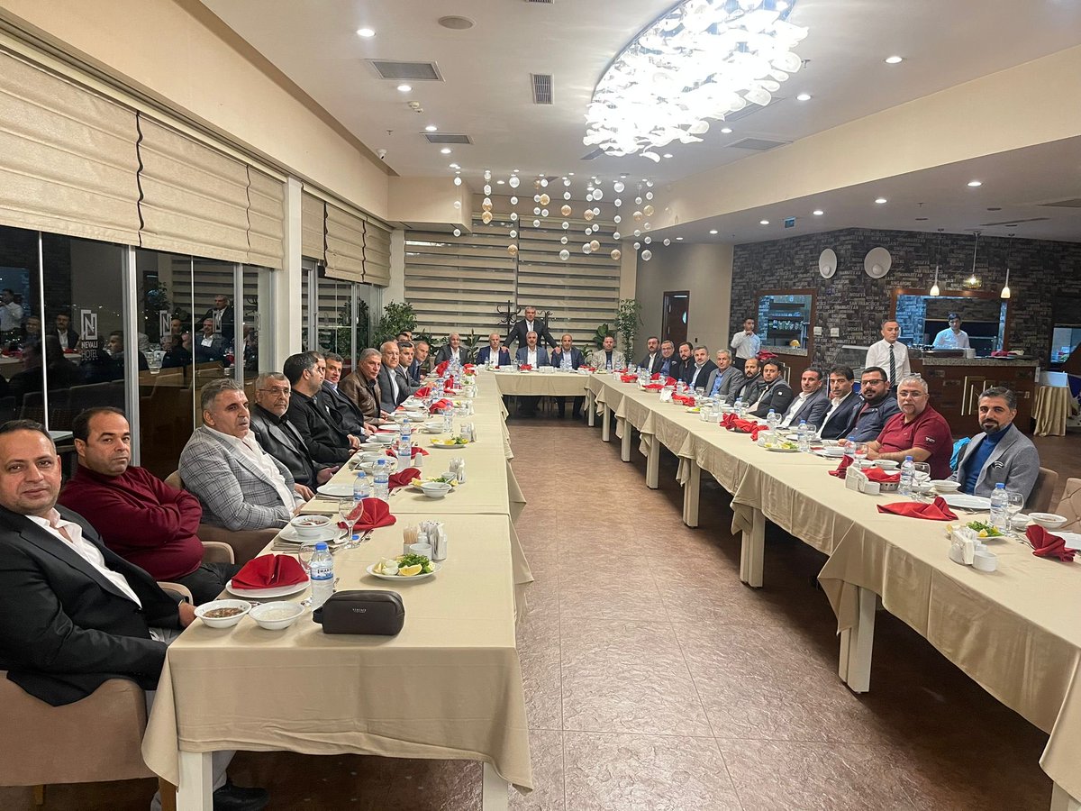Şanlıurfa Ticaret ve Sanayi Odası meclis üyesi arkadaşlarımızla beraber, Şanlıurfa Ticaret ve Sanayi Odası'nın Meclis eski başkanı Ahmet Altun'un davetinde buluştuk.