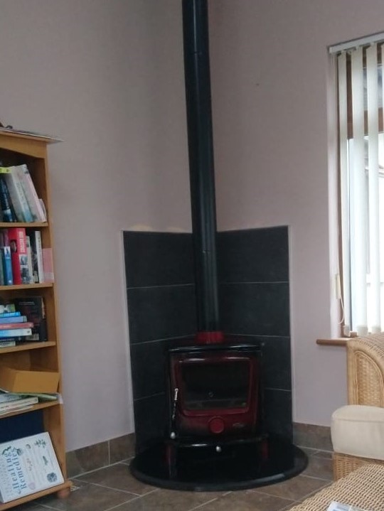 MCD_HomeGarden's tweet photo. Customer photo of our Heritage Red Enamel Belleek 11.5kw freestanding stove 🔥😍 just installed by Darren one of our reccomended stove fitters. https://t.co/g3hGpph1wQ