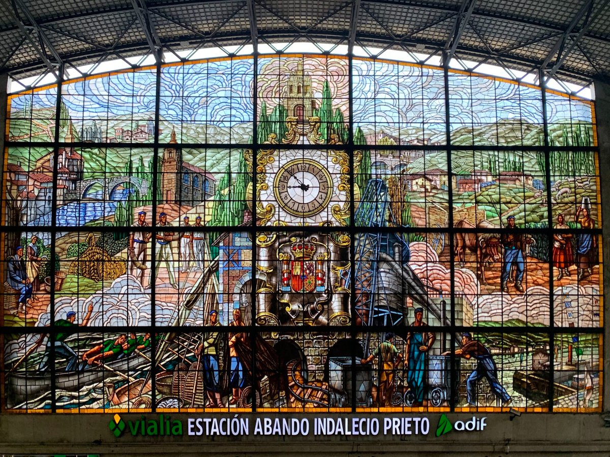 Nitrotoluen0's tweet photo. Detengámonos un instante a apreciar lo bonita que es la vidriera de la estación de Abando en Bilbao. https://t.co/YIjU7bMX3C