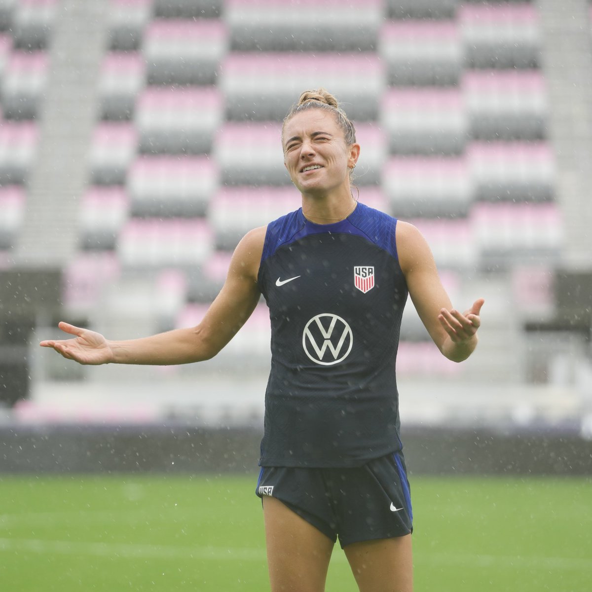 USWNT's tweet image. Training in the rain ☔️⚽️ 

Like if you’re @KristieMewie 
RT if you’re @mPinoe