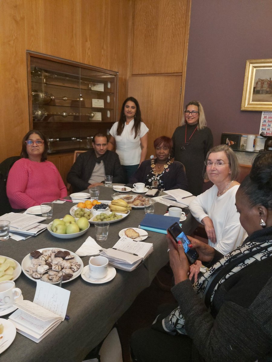 CllrBrett's tweet photo. All hands on deck to help Enfield Mayor Doris Iagge in her intention to help those suffering domestic abuse and violence. Police receive reports of this every 30 seconds and 1 in 4 women are affected. Several initiatives will be posted here shortly. https://t.co/y1aVajiI5x