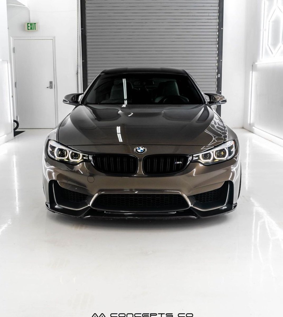 ExoticBMW's tweet photo. Champagne Quartz Metallic BMW M4 🔥 https://t.co/XFsiXAbARY