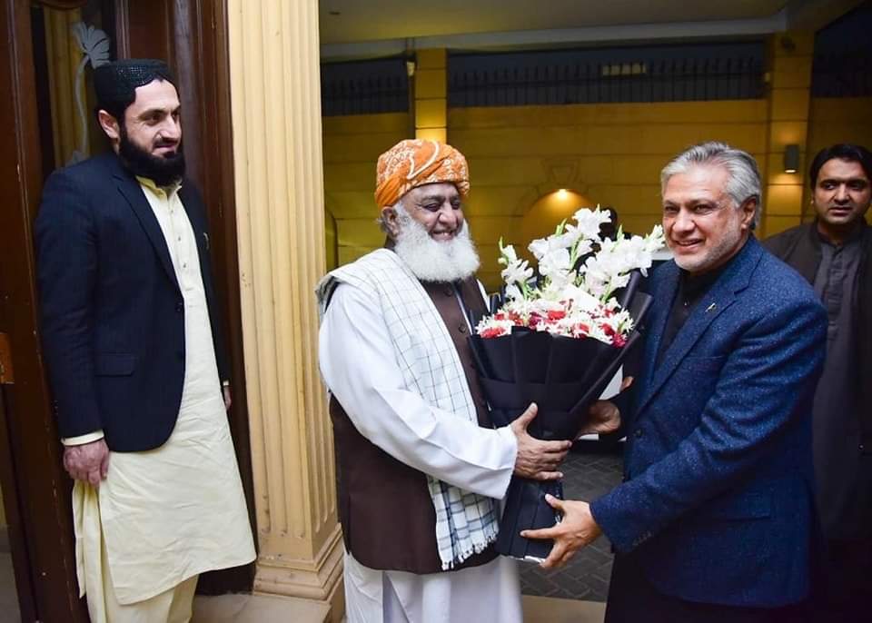 SayedTalhashah's tweet photo. #اسحاق۔ڈار کی مولانا فضل الرحمن سے ملاقات جس میں مولانا نے ملک سے سودی نظام کے خاتمہ کے لیے مشاورت کی  اور تمام نجی بینکوں سے اپنی درخواستیں واپس کرنے کا کہا اسحاق ڈار
سود کے خلاف جنگ مولانا کے سنگ 
انشاءاللہ
@HamidMirPAK @ImranKhanPTI @hinaparvezbutt @MIshaqDar50 https://t.co/ij1kEiopj8