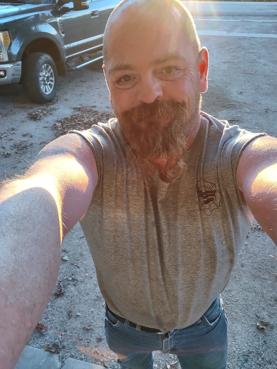 Danspeers01's tweet photo. Good morning happy hump day https://t.co/gtqaqwAsB6