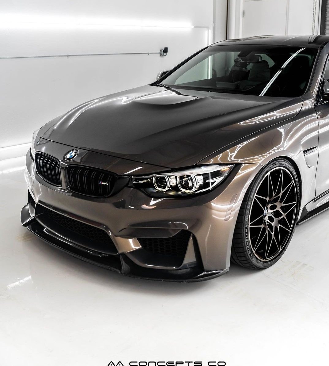 ExoticBMW's tweet photo. Champagne Quartz Metallic BMW M4 🔥 https://t.co/XFsiXAbARY