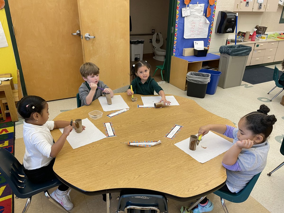 mronan10's tweet photo. Thank you @Jessica81795091 for coming in and reading a special story and doing a turkey craft with us!!We had so much fun!!@LBpublicschools https://t.co/Jq51IQesAj