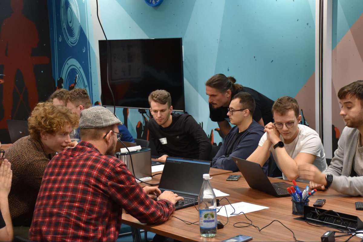 OcadoTechnology's tweet image. It was a pleasure to host so many developers at our Wrocław office for the #gdcr2022 🌍 Our guests spent the day pair and mob programming, tackling coding challenges and sharing best practices to level up their skills. @coderetreat