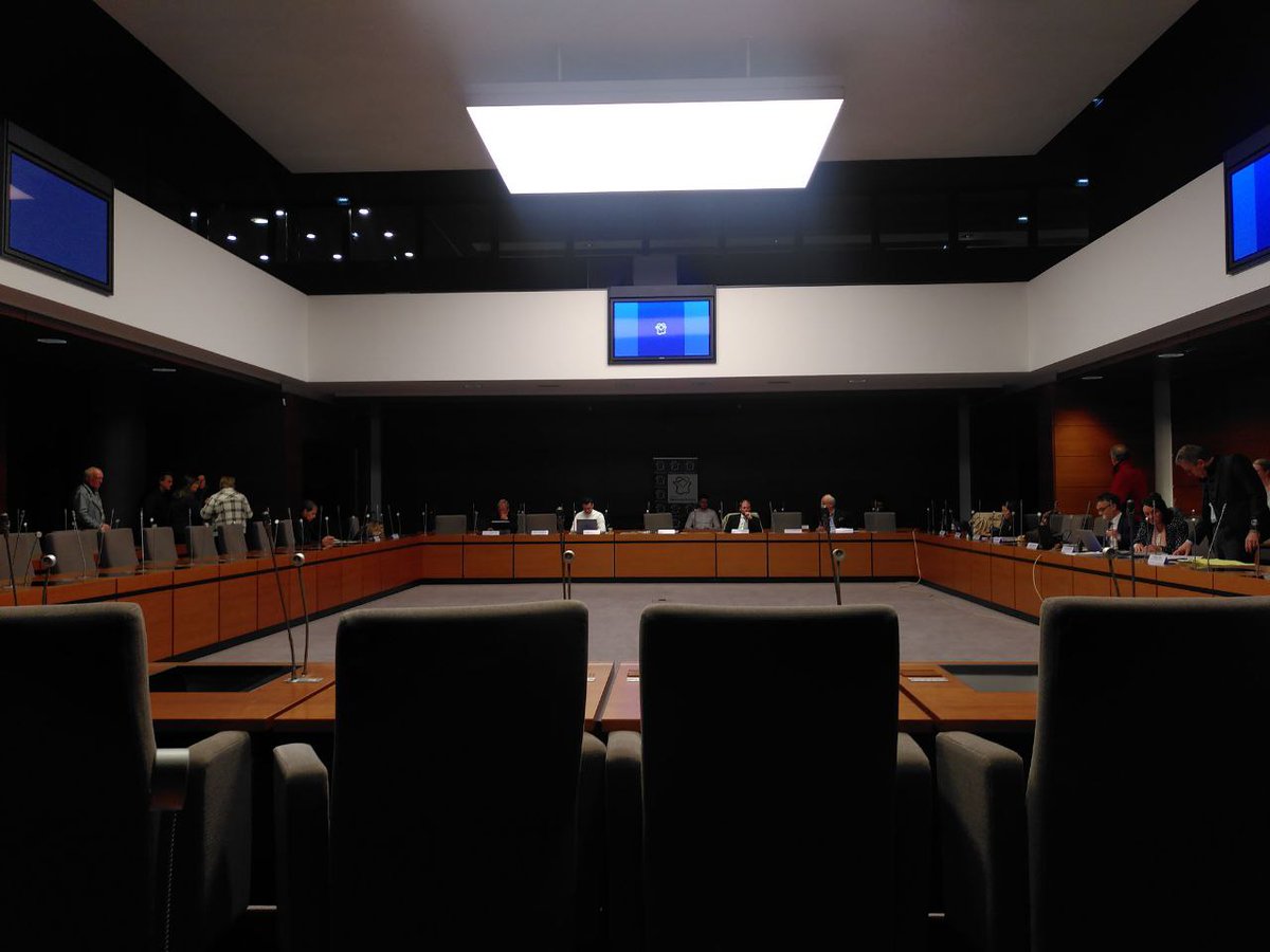 La réunion du SMALIM (Syndicat Mixte de l'Aéroport de Lille Métropole) commence, <a href="/DamienCastelain/">Damien Castelain</a>, président de la MEL, est absent.