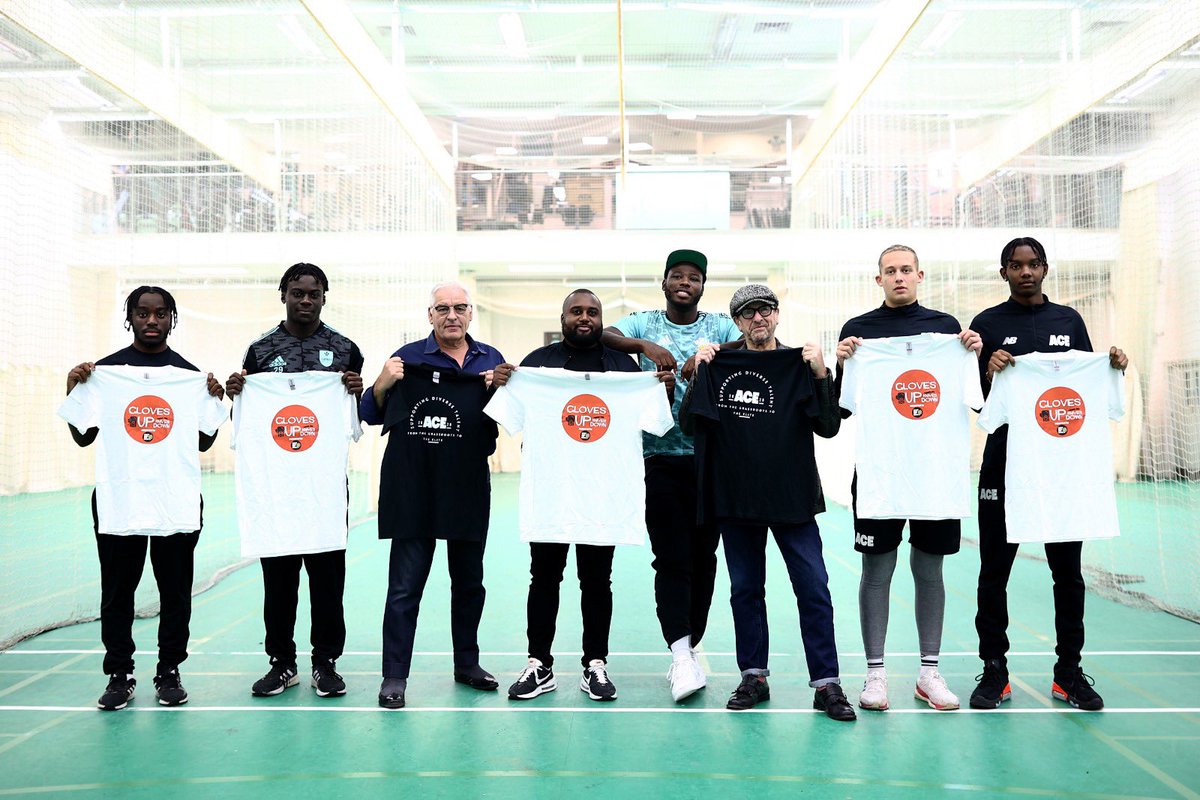 Surrey Cricket (@surreycricket) on Twitter photo An incredible honour to welcome Brixton boxer <a href="/IChamberlain_/">Isaac Chamberlain</a> and our friends at <a href="/knivesdown/">Gloves Up Knives Down</a> to The Kia Oval today 🏏🥊
Isaac met with the <a href="/AceProgramme/">The ACE Programme Charity</a> and spoke about the importance of sport for young people.
He then tried his luck in the nets 😳😳😳
#surreycricket An incredible honour to welcome Brixton boxer <a href="/IChamberlain_/">Isaac Chamberlain</a> and our friends at <a href="/knivesdown/">Gloves Up Knives Down</a> to The Kia Oval today 🏏🥊
Isaac met with the <a href="/AceProgramme/">The ACE Programme Charity</a> and spoke about the importance of sport for young people.
He then tried his luck in the nets 😳😳😳
#surreycricket