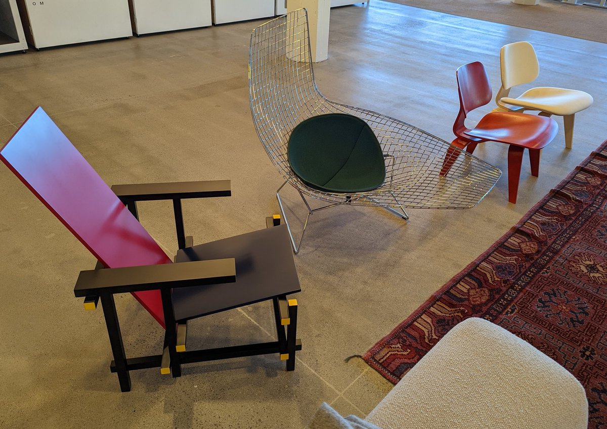 RealBatguy's tweet image. We do have stunning chairs