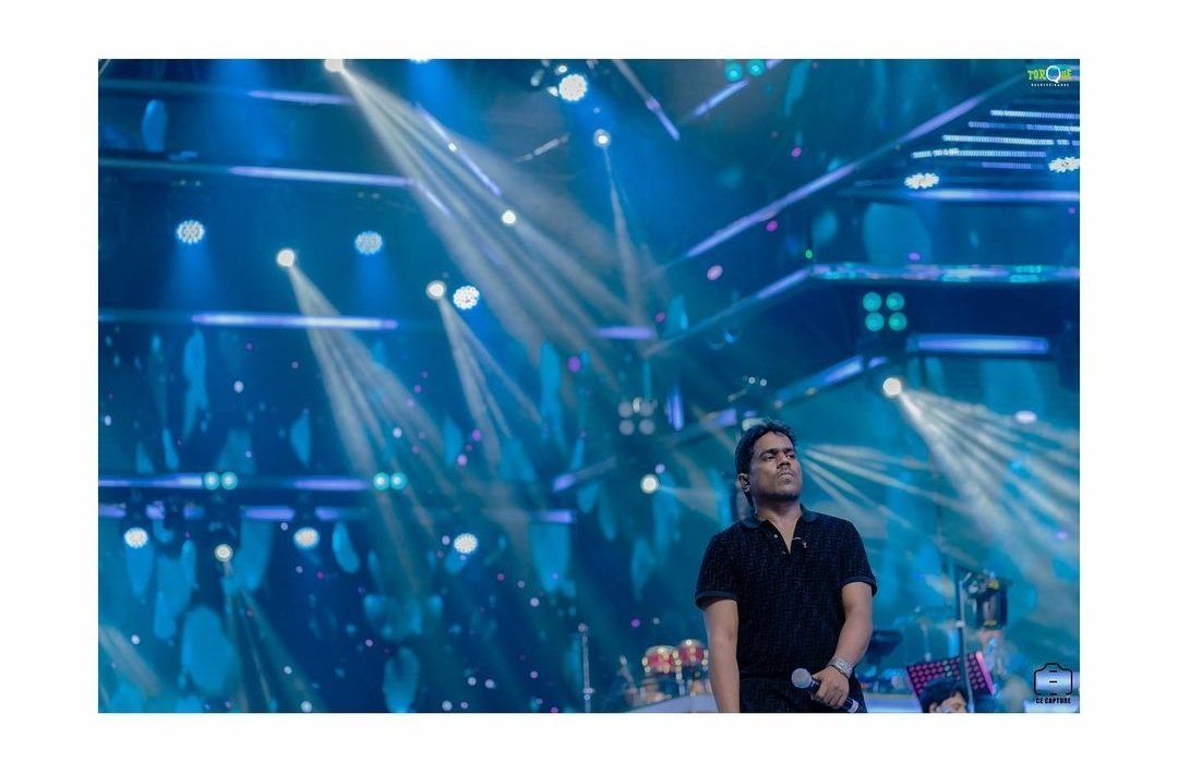 YuvanTeam's tweet photo. .@thisisysr’s concert:

December 25th (Christmas) - “யுவனின் திருவிழா” - 📌 Thoothukudi

December 31st (New Year’s Eve)- “U1's House Party” - 📌 Coimbatore 

January 1st ( New Year 2023 )- “U1 Concert” -  📌 Trichy 

#YuvanShankarRaja’s back to back live concert’s 👌🏻❤️🔥 https://t.co/XjKYGgSUv9